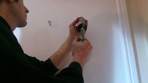 How too easily fix a robe hook too a hollow door by anthony mckie (4 years ago)