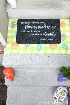 Create a layered doormat for Halloween with this easy tutorial